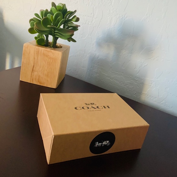 Mini cream Coach brand party clutch any occasion - Picture 1 of 6